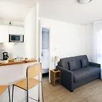 昂热美好假期中庭公寓式酒店 3* 昂热