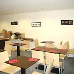 昂热美好假期中庭公寓式酒店 3*
