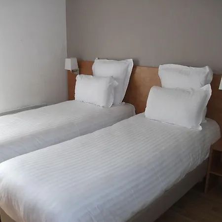 Sejours & Affaires Atrium 3* אנז'ה