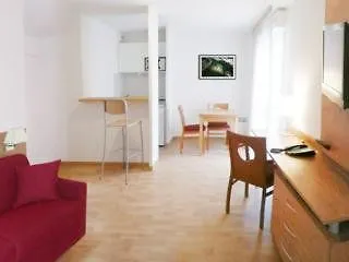 Sejours & Affaires Atrium אנז'ה