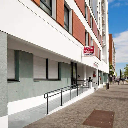 昂热美好假期中庭公寓式酒店 3* 昂热