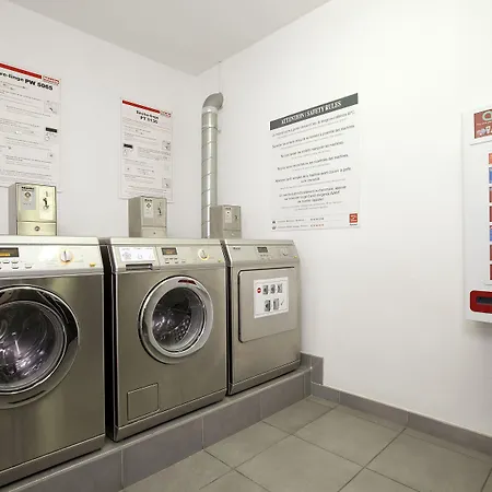 昂热美好假期中庭公寓式酒店 3*