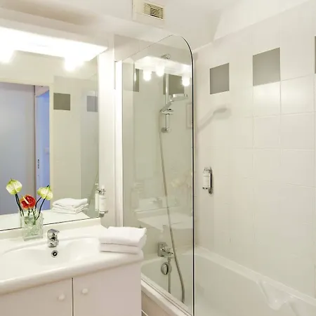 昂热美好假期中庭公寓式酒店 3*