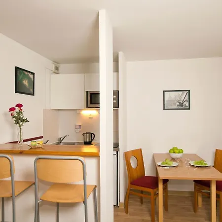 Sejours & Affaires Atrium 3*