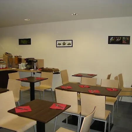 Sejours & Affaires Atrium 3* אנז'ה
