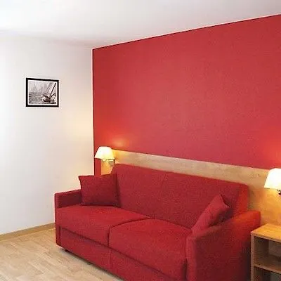 昂热美好假期中庭公寓式酒店 3*