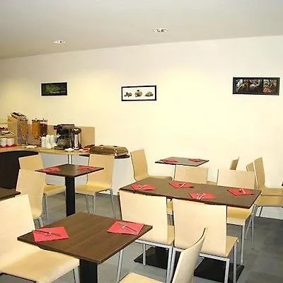 昂热美好假期中庭公寓式酒店 3*