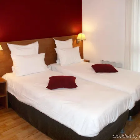 Sejours & Affaires Atrium מלון דירות