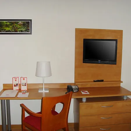 Sejours & Affaires Atrium 3* אנז'ה