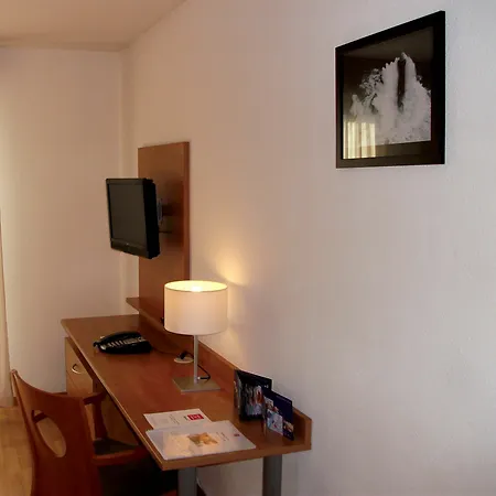Sejours & Affaires Atrium מלון דירות 3*