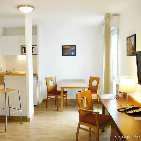 Sejours & Affaires Atrium 3* אנז'ה