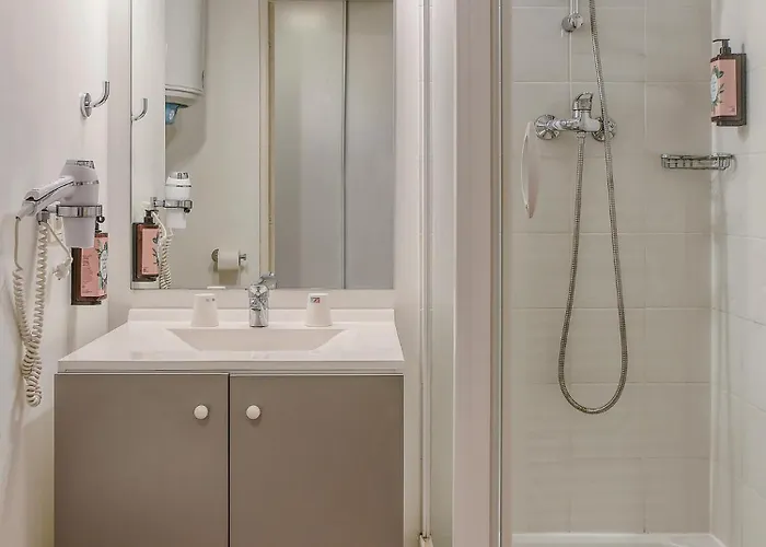 Sejours & Affaires Atrium מלון דירות אנז'ה