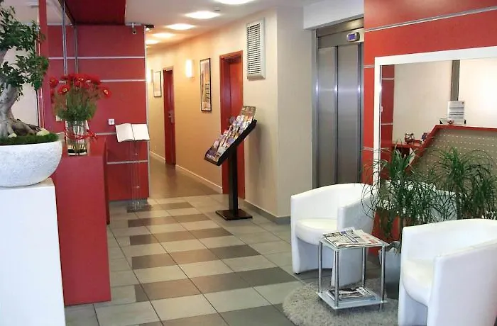 Sejours & Affaires Atrium 3* Ανζέρ