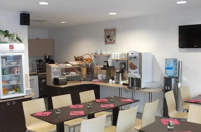 Sejours & Affaires Atrium מלון דירות 3*