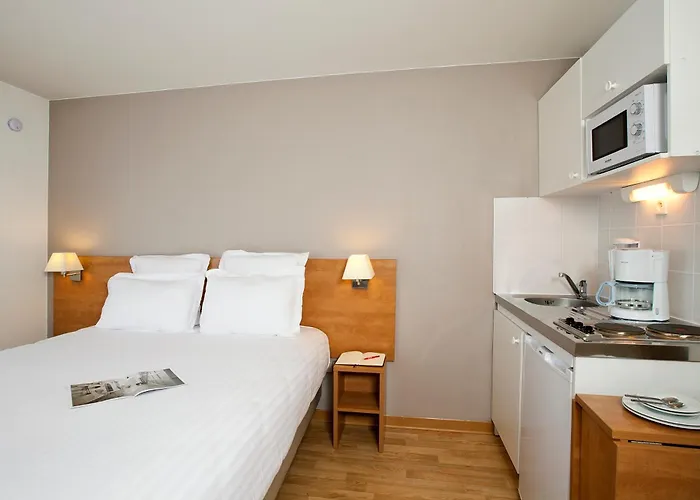 昂热美好假期中庭公寓式酒店