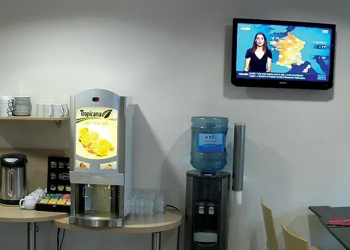 昂热美好假期中庭公寓式酒店 3*