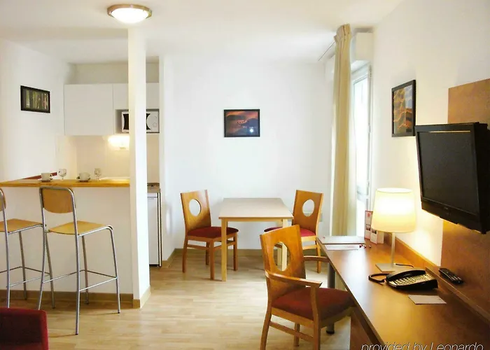 Sejours & Affaires Atrium 3* Ανζέρ